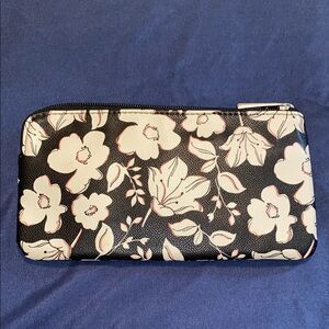 Relic Floral Black and White Women's Zip wallet